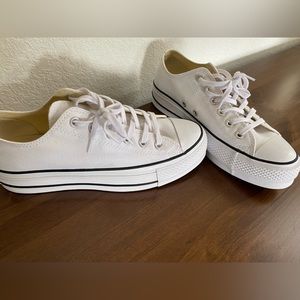 PLATFORM CONVERSE LOW TOP SNEAKERS- White, Size 8.5 like newww